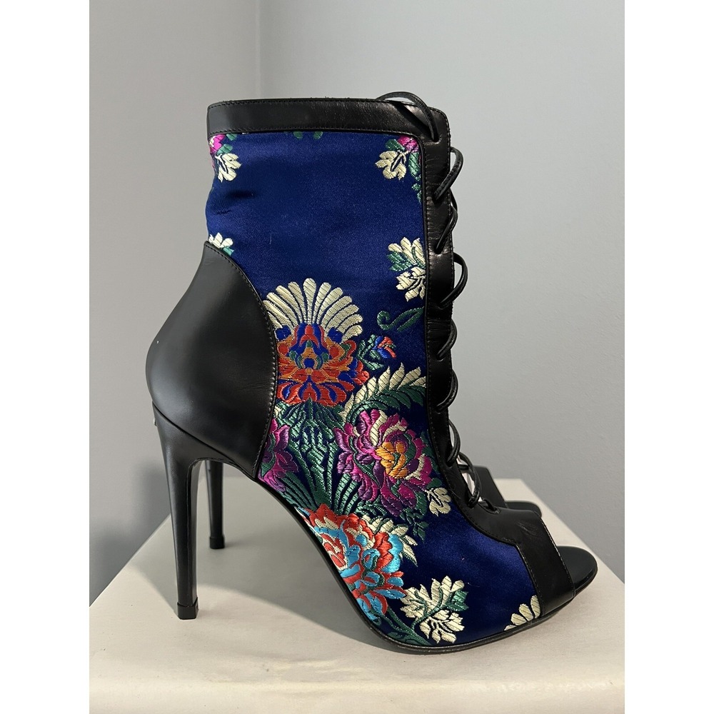 Angela Mitchell Vehuel Booties Size 39 Embroidered Made In Italy US Size 8.5